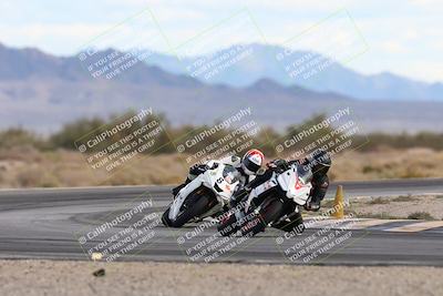 media/Nov-16-2025-Race Pace (Sun) [[8c5fa54630]]/Non Verified Riders (1st 20 Minutes)/5-Turn 15 (110pm)/